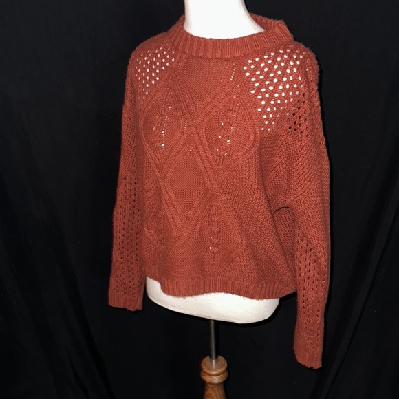 Cute rust color sweater - Picture 2 of 8